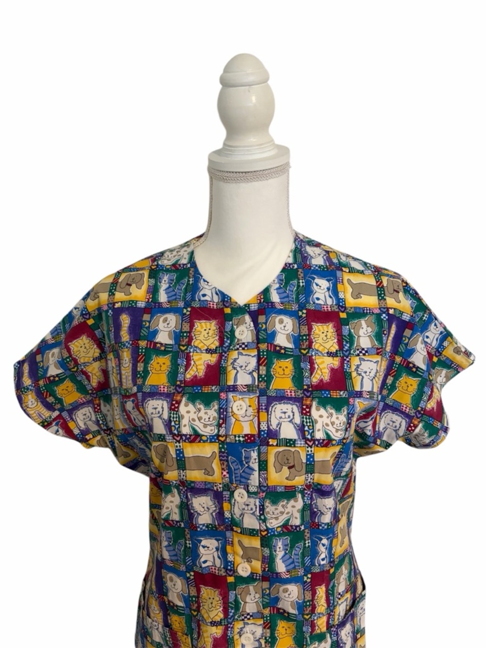 Barco Uniforms Multicolor Patchwork Cat & Dog Print Nursing Scrub Top Women’s XS - Picture 2 of 9